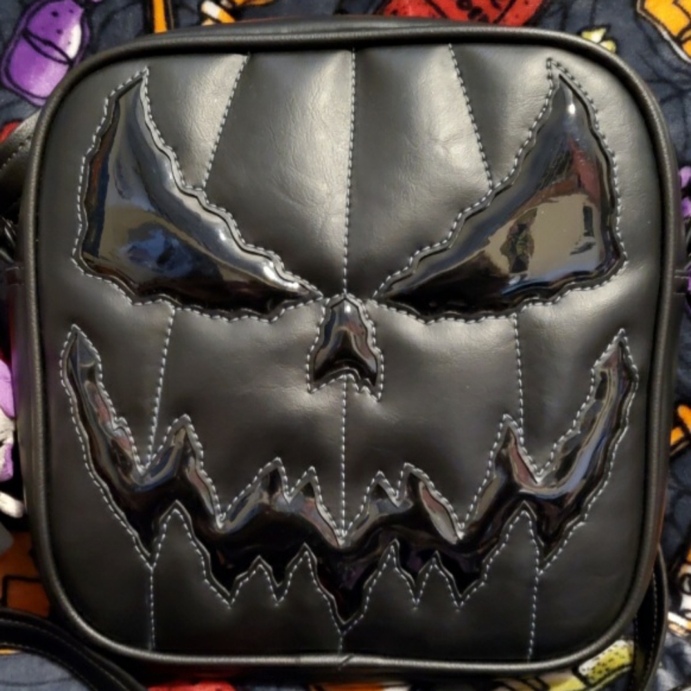 Love pain and stitches square bag